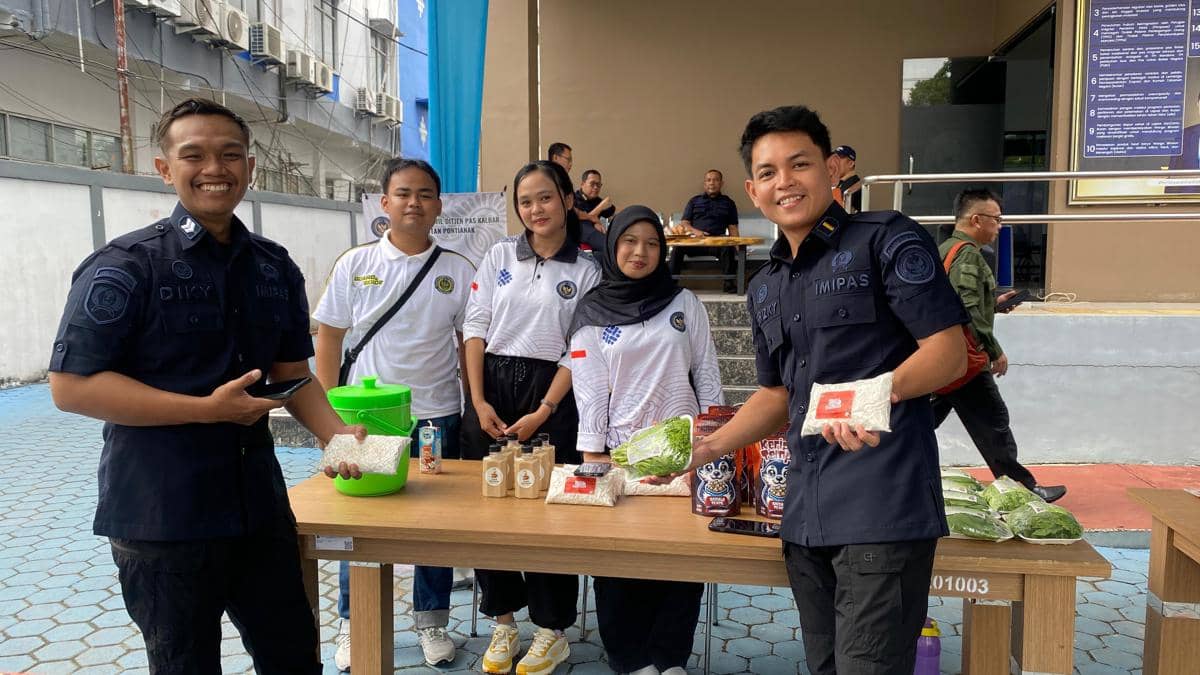 Bazar produk UMKM WBP di Pontianak.