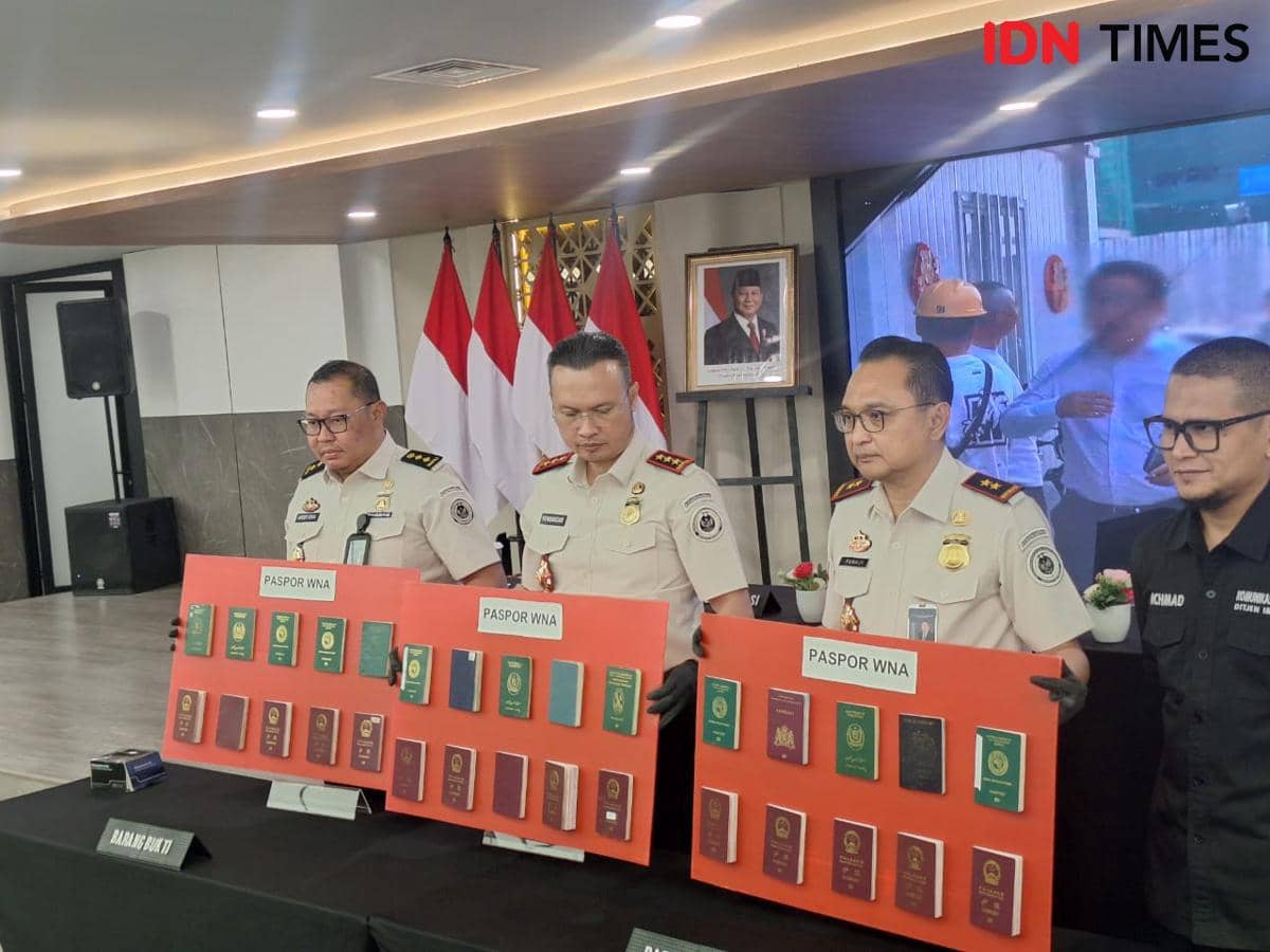 Konferensi Pers Hasil Operasi Pengawasan Keimigrasian terhadap WNA serentak “Wirawaspada”,  di kantor Dirjen Imigrasi, Jakarta.