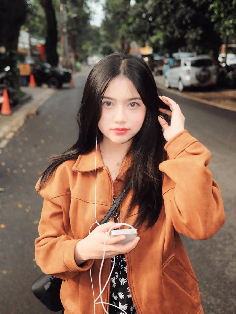 Hairstyle ala Diva Azzura (instagram.com/diva.azzura)