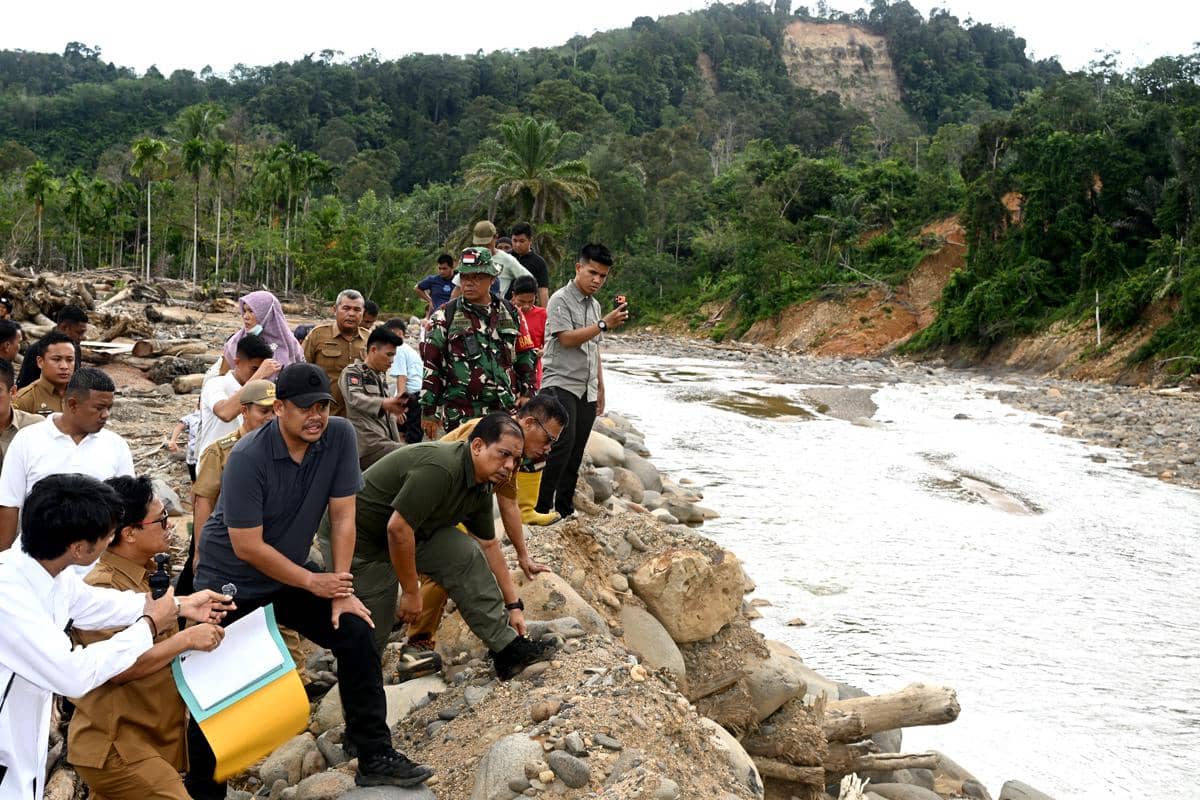 Gubernur Bobby Minta Tanggul Sungai Badiri Tapteng Segera Rampung