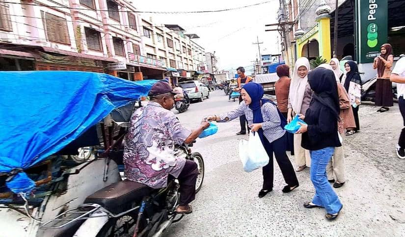 ‎Pegadaian 'Mengetuk Pintu Langit' Melalui Aksi Berbagi Setiap Jumat