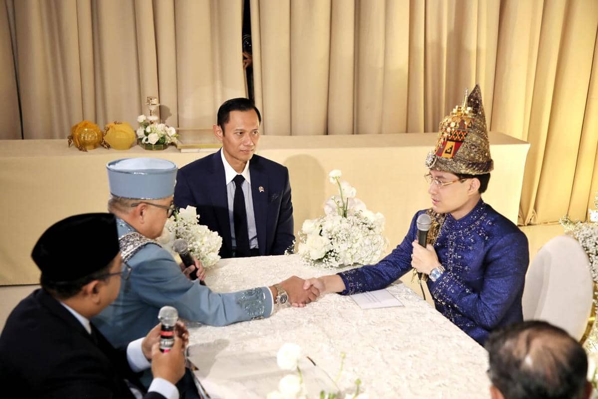 Teuku Rassya lakukan proses ijab di pernikahannya dengan Cleantha Islan