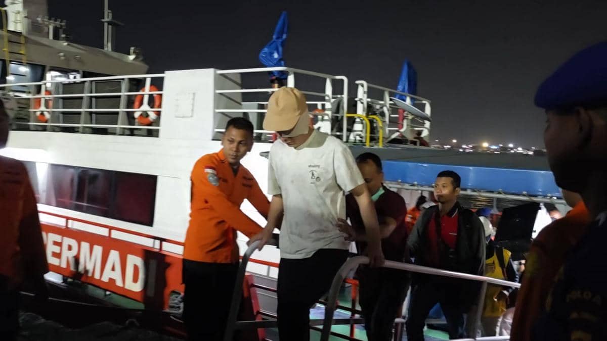 ABK Asal China Dievakuasi Basarnas dari Tengah Selat Madura karena Sakit