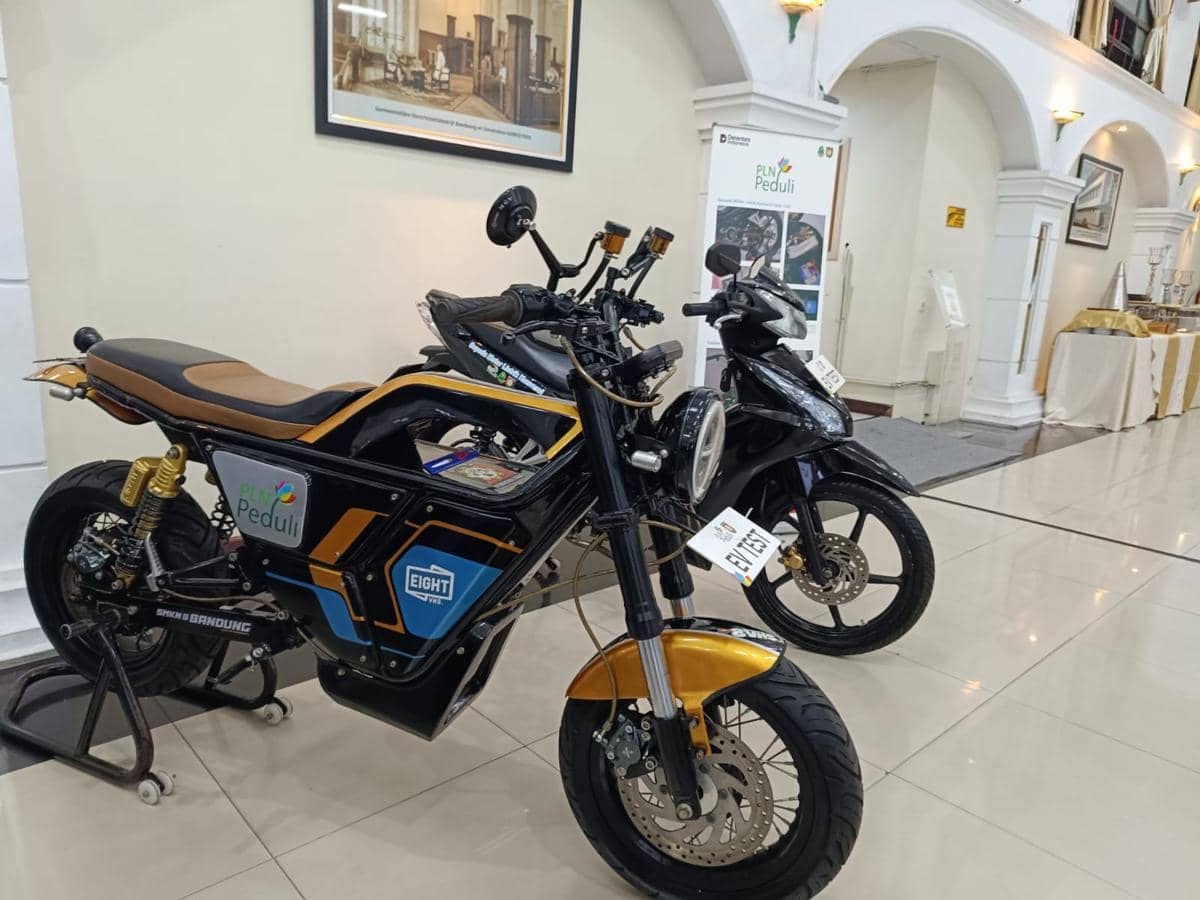 PLN Gandeng SMK 8 Bandung Percepatan Konversi Motor Listrik