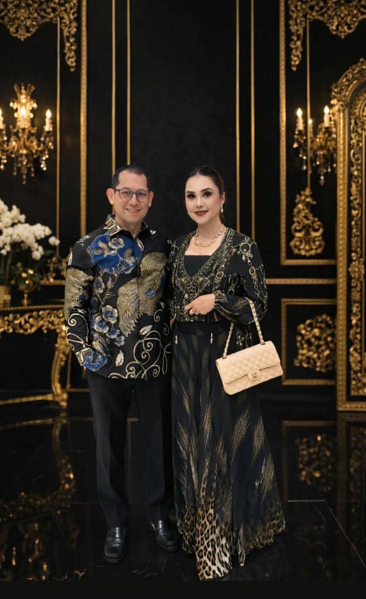  Gaya Seleb di Resepsi Teuku Rassya