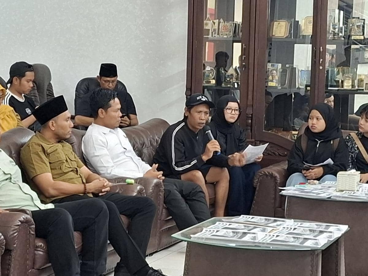 Tolak Arema-Persebaya, Keluarga Korban Kanjuruhan Geruduk Kantor Dewan