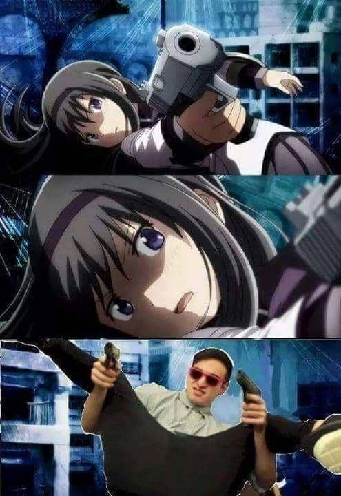 meme karakter anime cewek pegang senjata