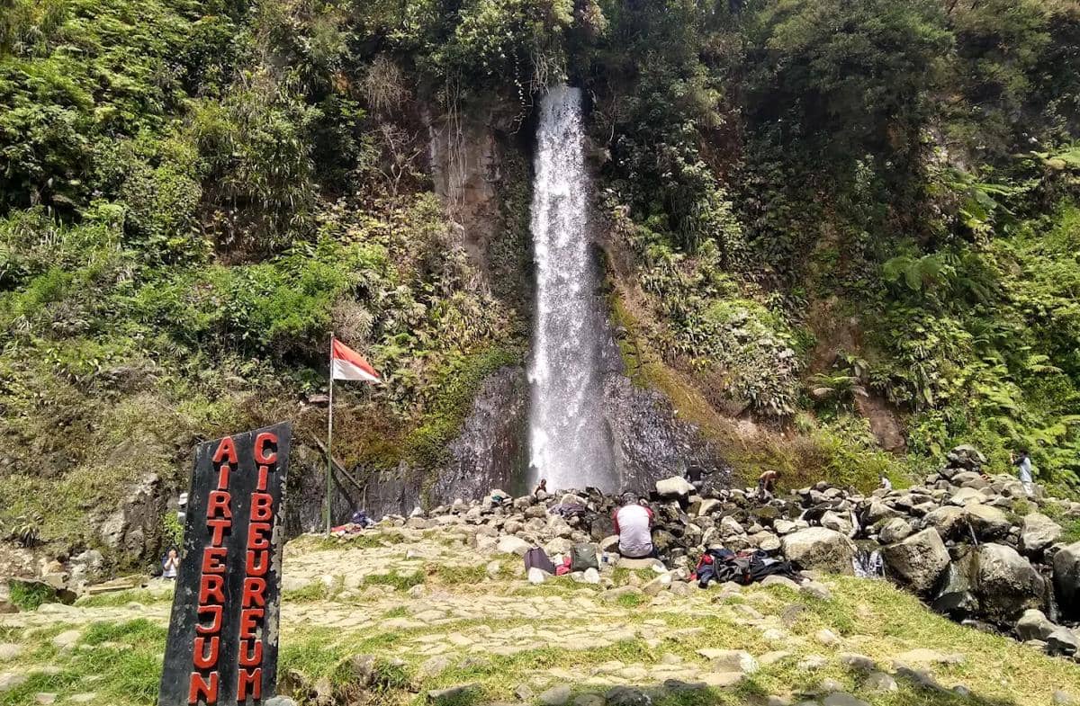 Cara ke Curug Cibeureum dari Jakarta Naik KRL, Solusi Liburan Murah