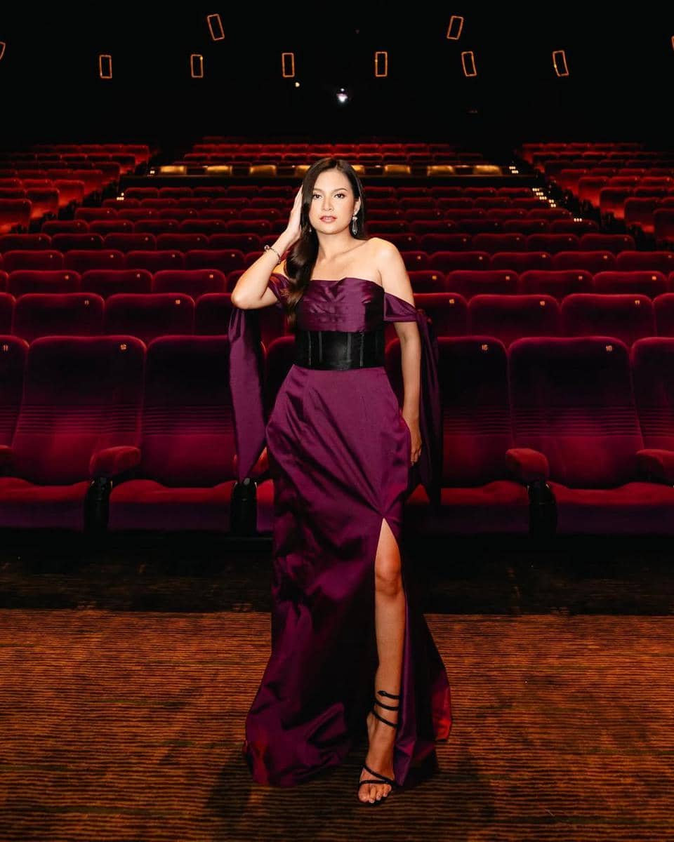 gaya ootd dengan dress ala Indah Permatasari 