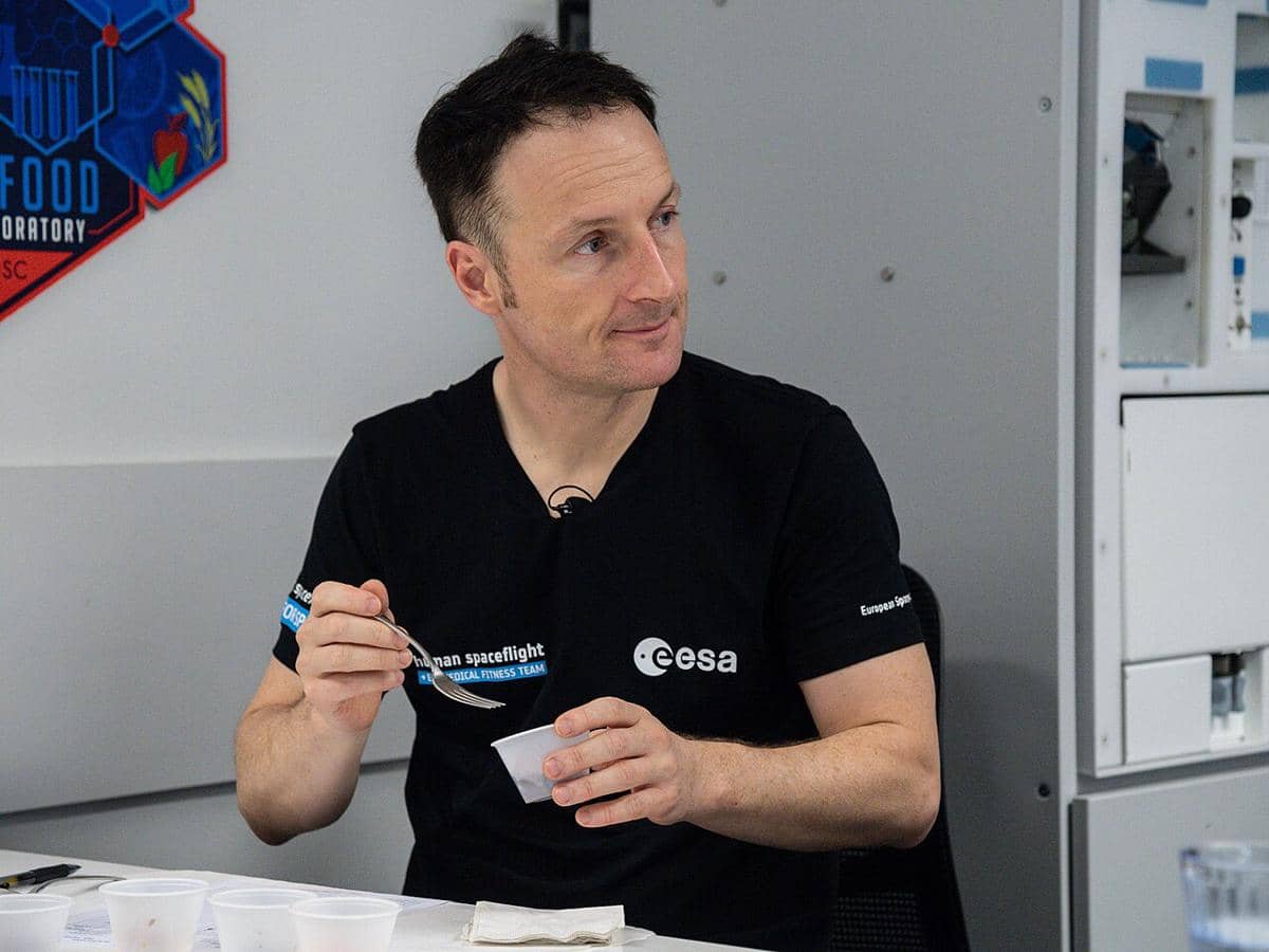 Uji makanan astronot NASA