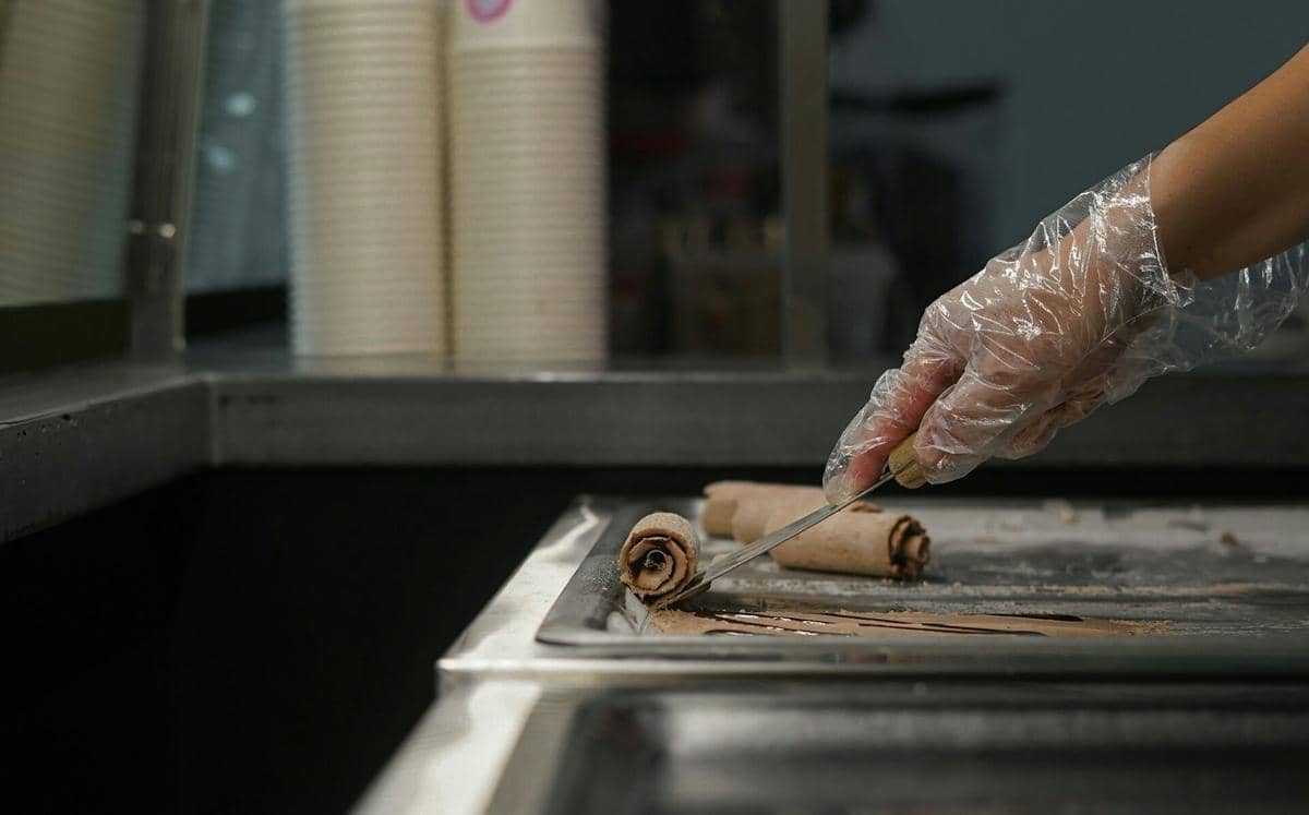 ilustrasi rolled ice cream