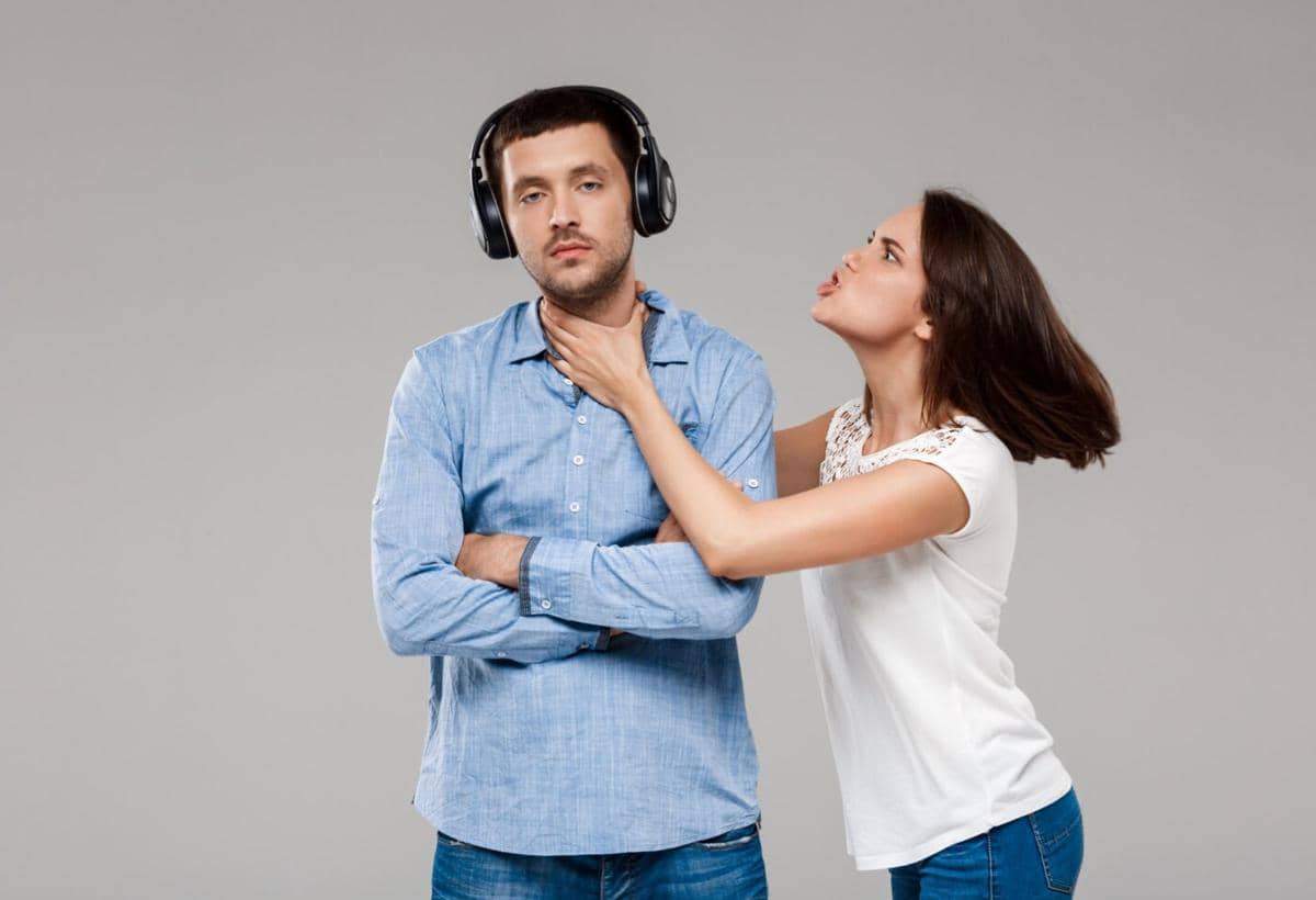 5 Alasan Kenapa Cowok Suka Malas Mendengar Curhat Pasangannya