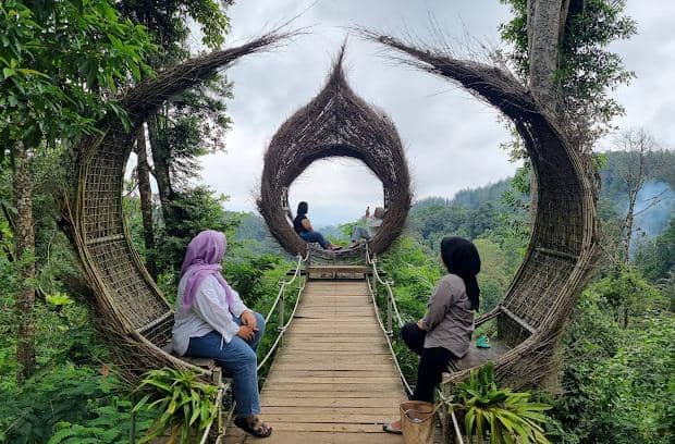 Cara ke Lembah Purba Sukabumi dari Jakarta Naik KRL, Praktis dan Hemat!