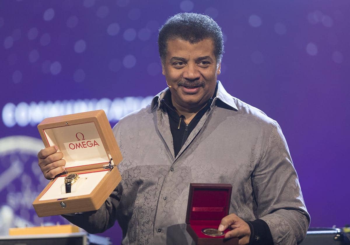 5 Buku Neil deGrasse Tyson yang Mudah Dipahami, Astrophile Wajib Baca!