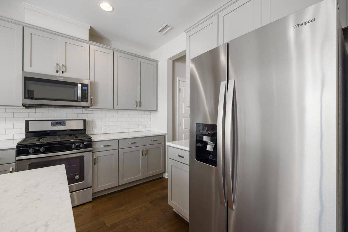 ilustrasi kulkas stainless steel