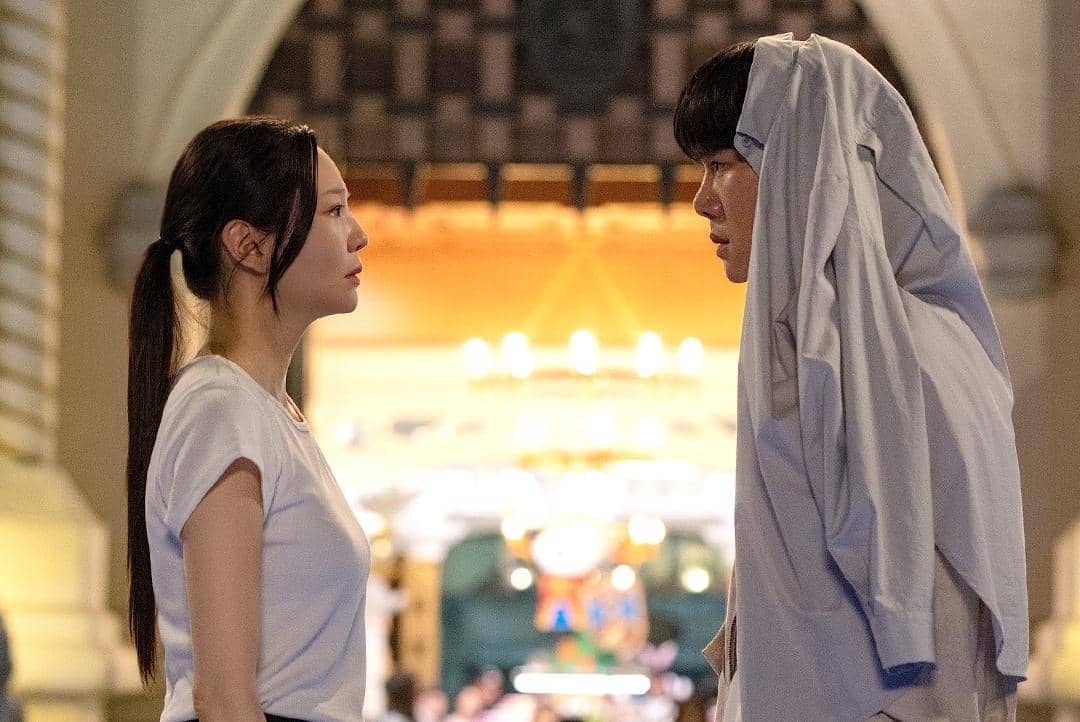 Esom dan Yoo Yeon Seok di drama Phantom Lawyer