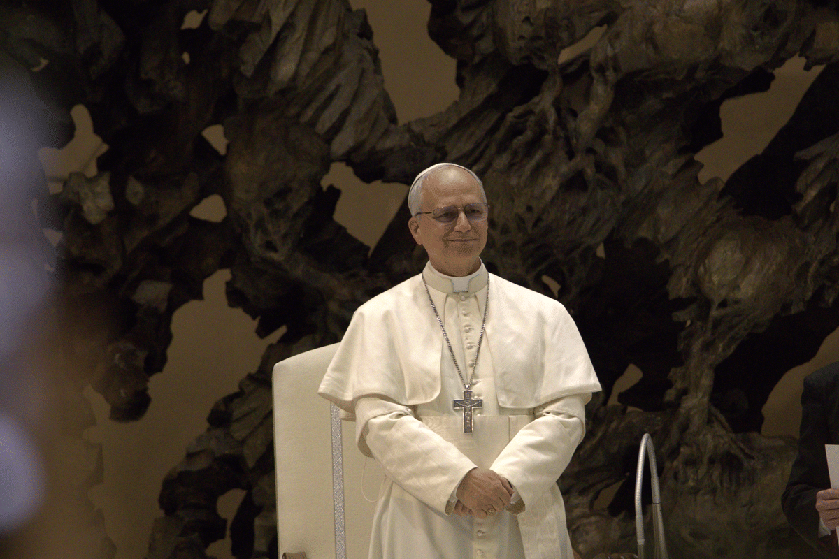 Paus Leo XIV saat audiensi dengan media (12 Mei 2025) (Edgar Beltrán, The Pillar, CC BY-SA 4.0, via Wikimedia Commons)