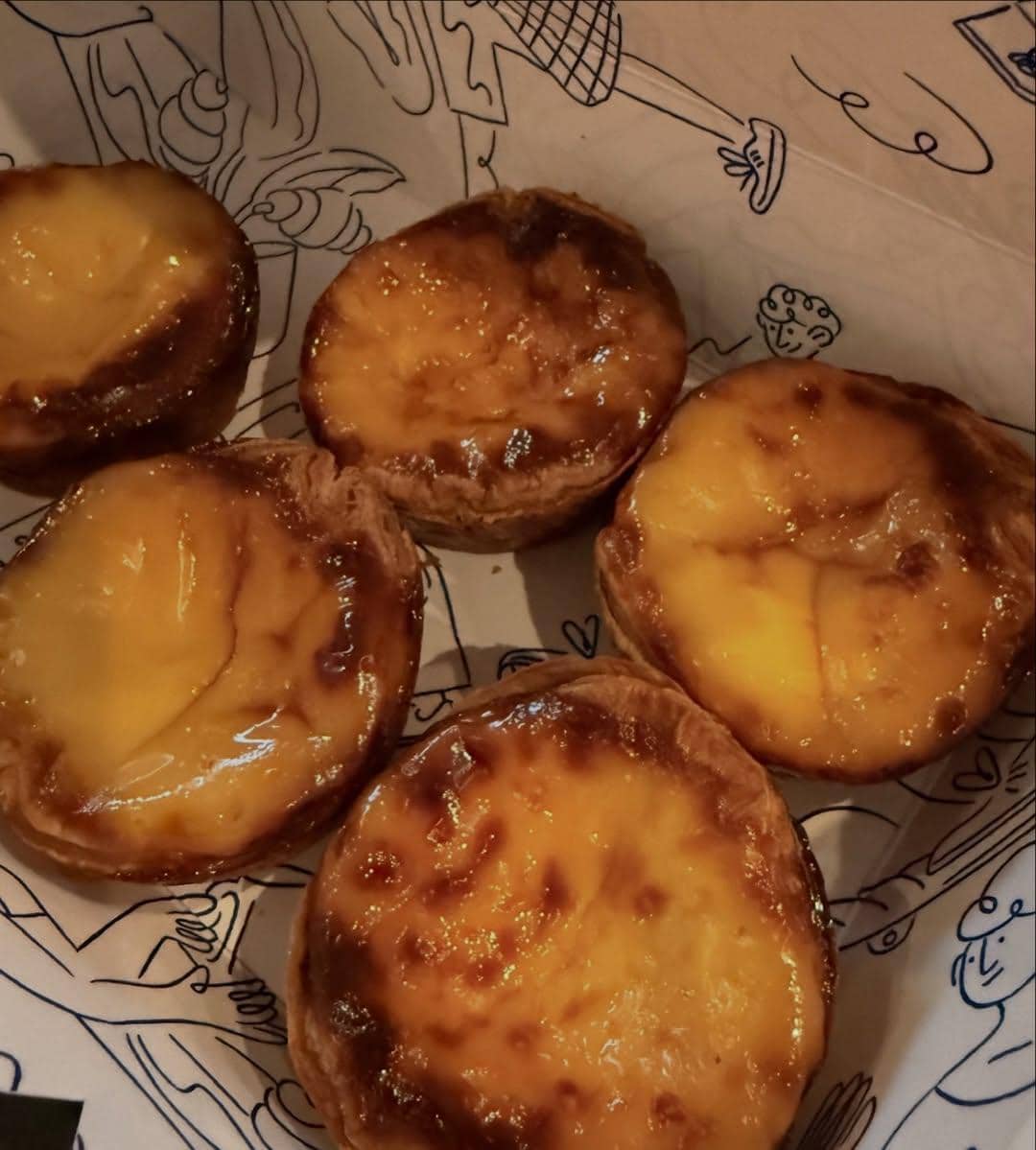 Xaviera Putri liburan bareng sahabat di Hong Kong