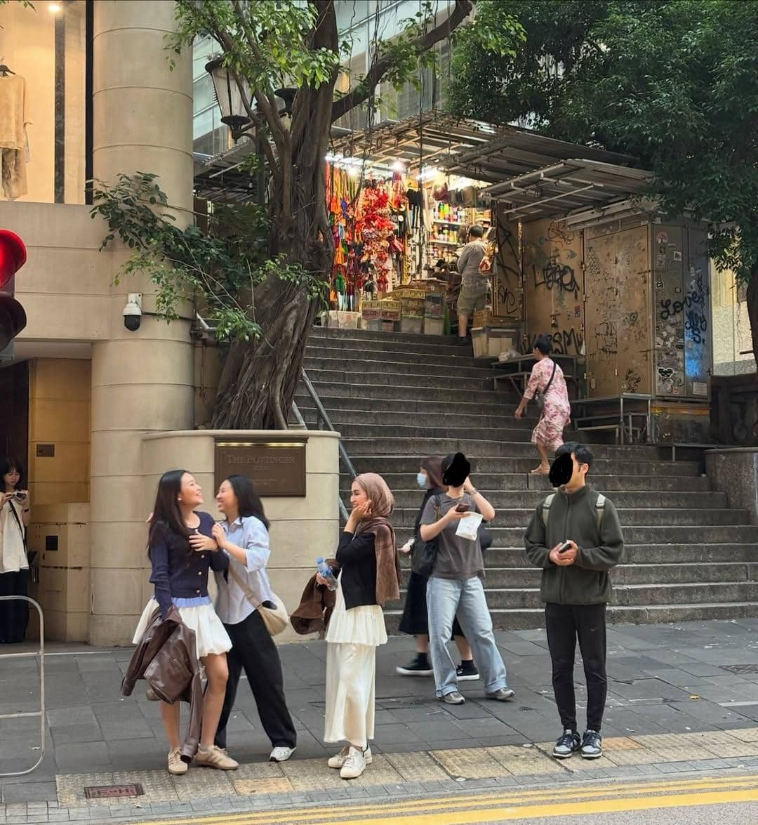 Xaviera Putri liburan bareng sahabat di Hong Kong