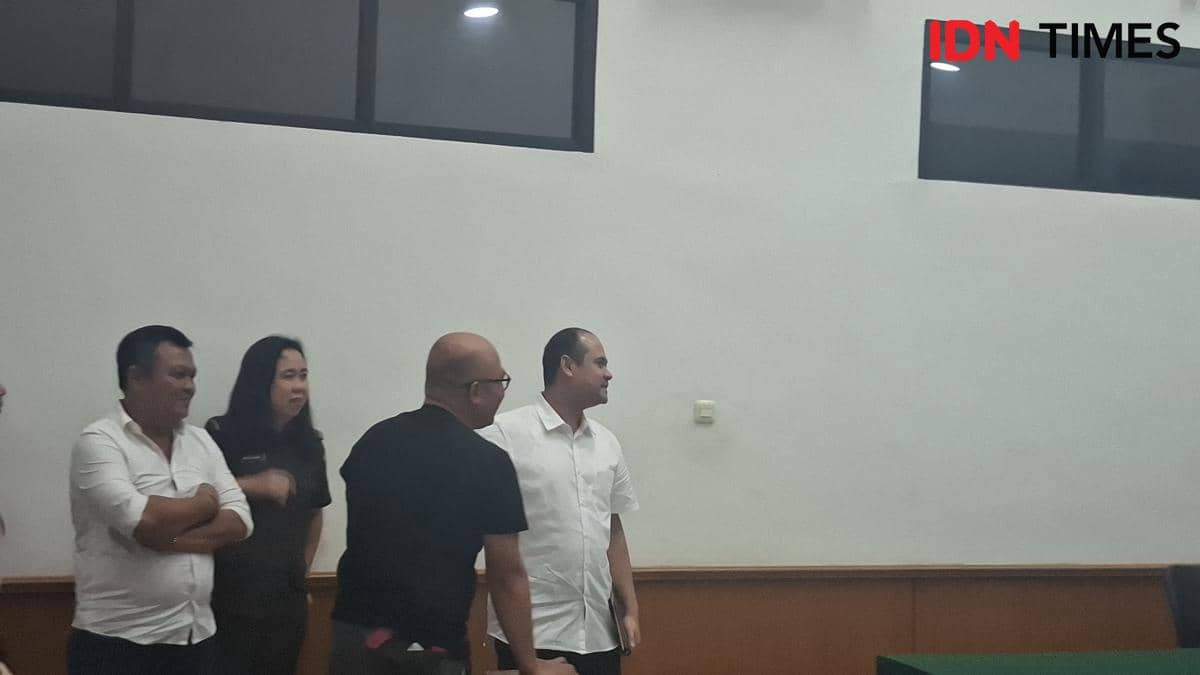 Tiga jaksa dan dua terdakwa pemerasan usai jalani sidang di PN Serang (IDN Times/Khaerul Anwar).