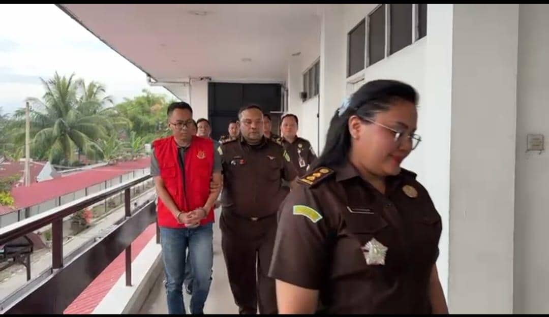 Tersangka kasus korupsi kontrak fiktif Dinas Ketahanan Pangan dan Pertanian (Ketapangtan) Binjai ditahan (dok.istimewa)