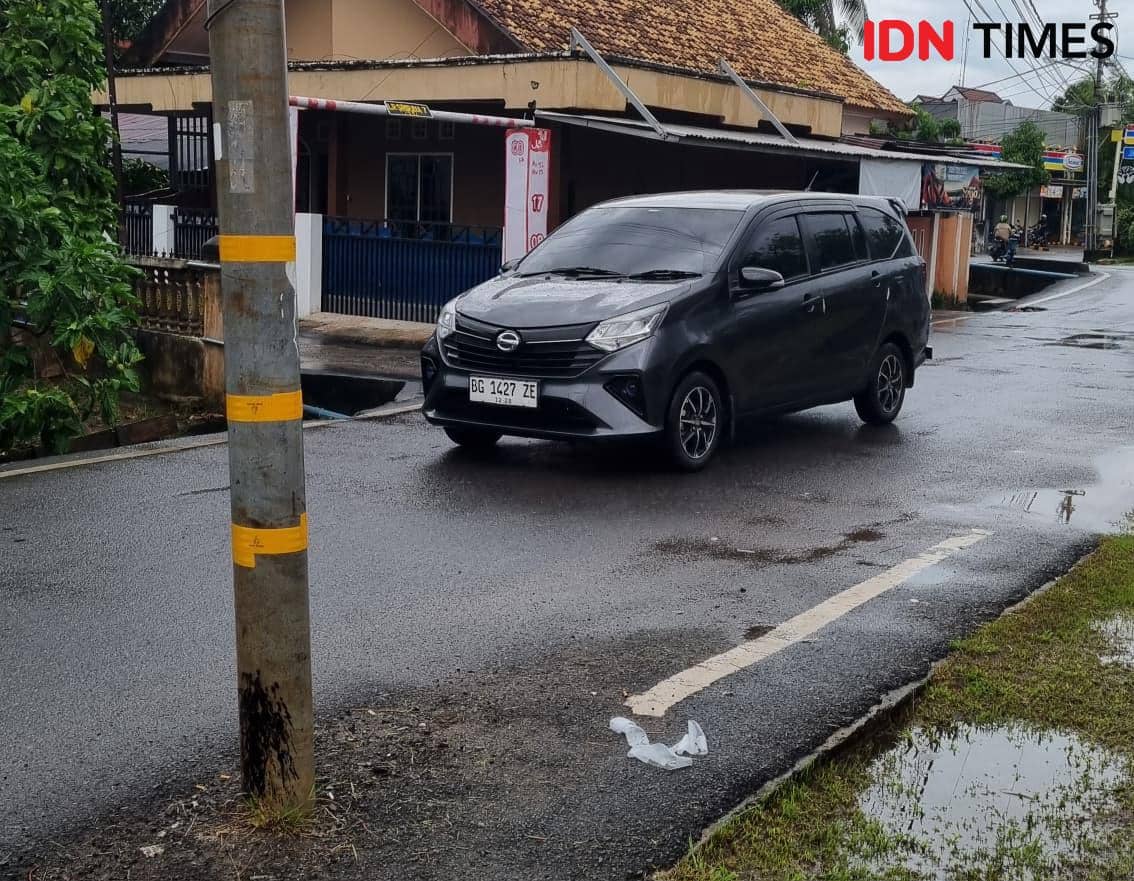 Diduga Picu Kecelakaan, Tiang Listrik di Sentosa Plaju Disorot
