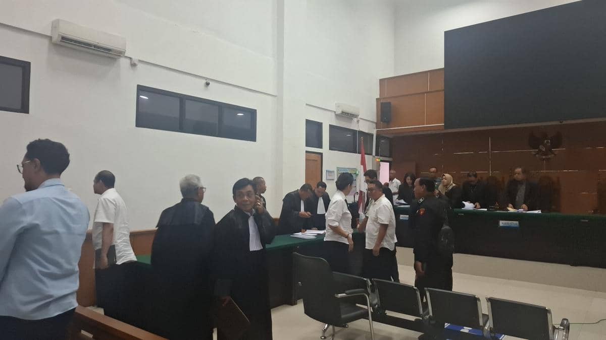 3 okmum jaksa dan 2 swasta terdakwa pemerasan usai jalani sidang di PN Serang (Dok. Khaerul Anwar)