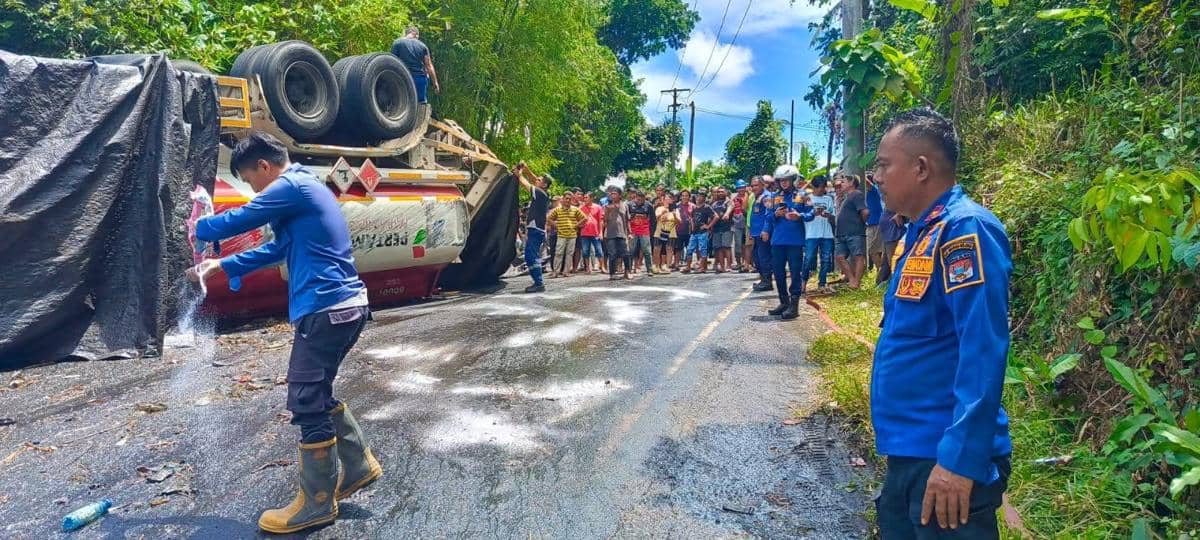 Truk Pertamina Terguling di Minahasa Selatan, 16.000 Solar Tumpah