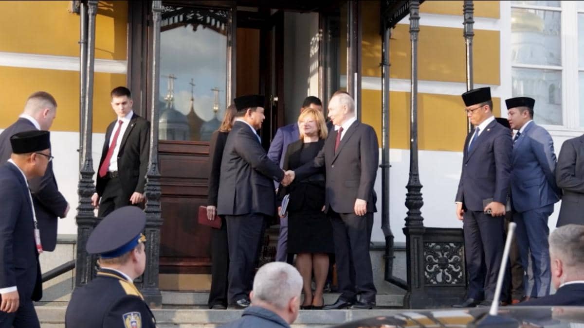 Presiden RI Prabowo Subianto dan Presiden Rusia Vladimir Putin di Istana Kremlin, Moskow, Senin (13/4) malam.