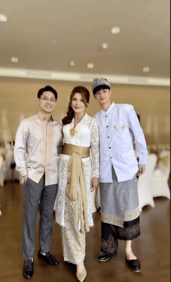 Gaya kompak Tamara Bleszynski dan anak-anak