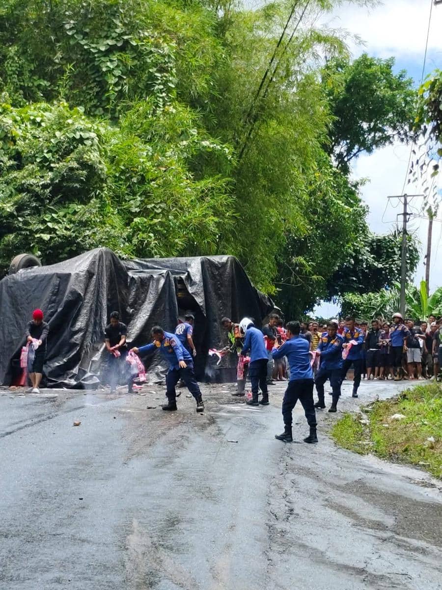 Kecelakaan truk Pertamina di Tanjakan Munte, Minsel, Sulawesi Utara, Selasa (14/4/2026) siang. Dok. Damkar Minsel