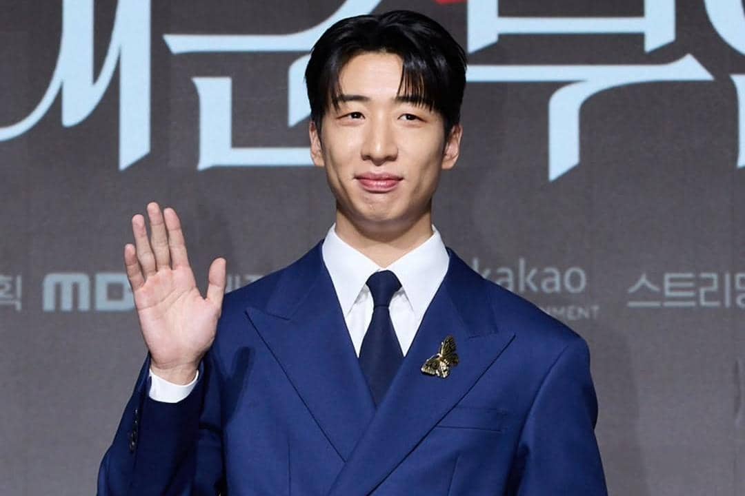 Yoo Su Bin pas promosi drama Korea Perfect Crown