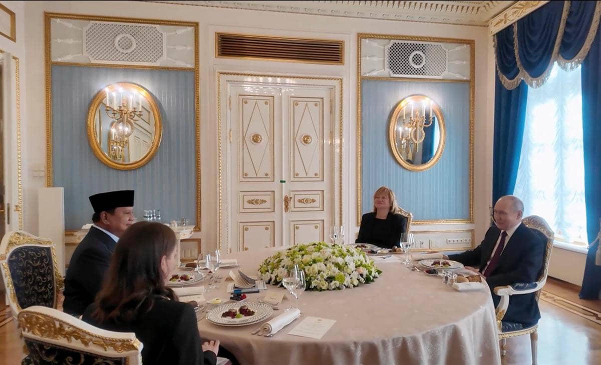 Presiden RI Prabowo Subianto dan Presiden Rusia Vladimir Putin di Istana Kremlin, Moskow, Senin (13/4) malam.