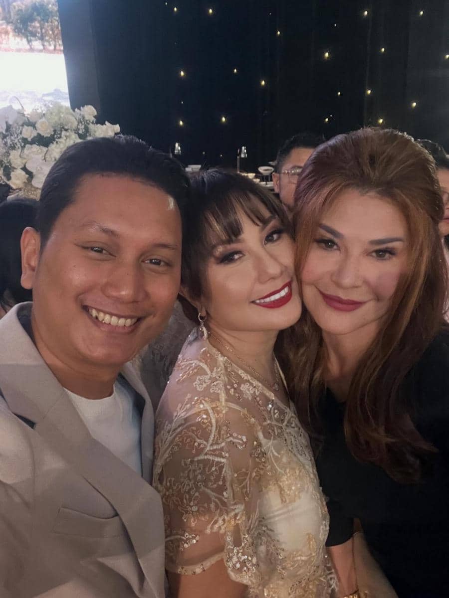 Tamara Bleszynski saat hadir di acara resepsi pernikahan Teuku Rassya dan Cleantha Islan
