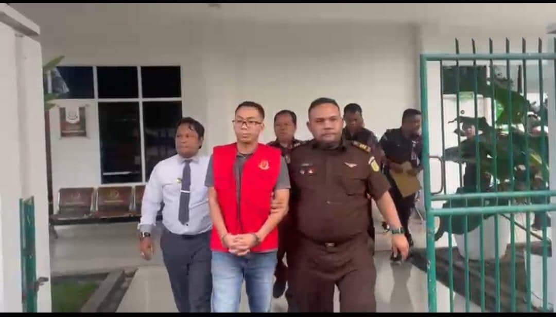 Tersangka kasus korupsi kontrak fiktif Dinas Ketahanan Pangan dan Pertanian (Ketapangtan) Binjai ditahan (dok.istimewa)