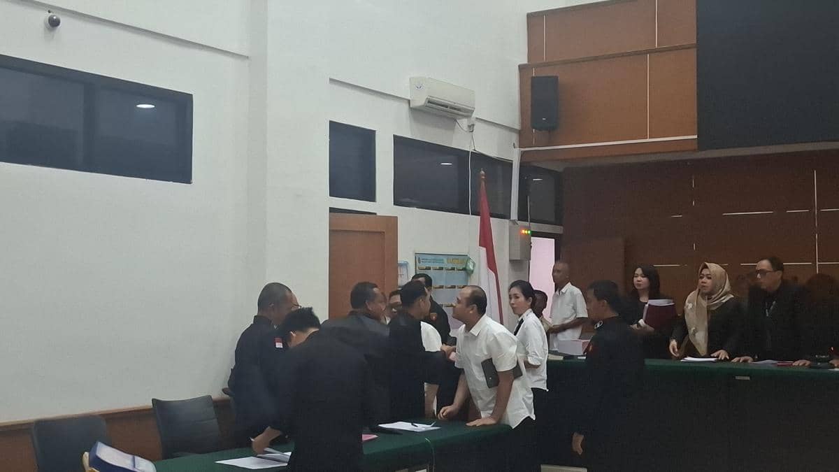 3 okmum jaksa dan 2 swasta terdakwa pemerasan usai jalani sidang di PN Serang (Dok. Khaerul Anwar)