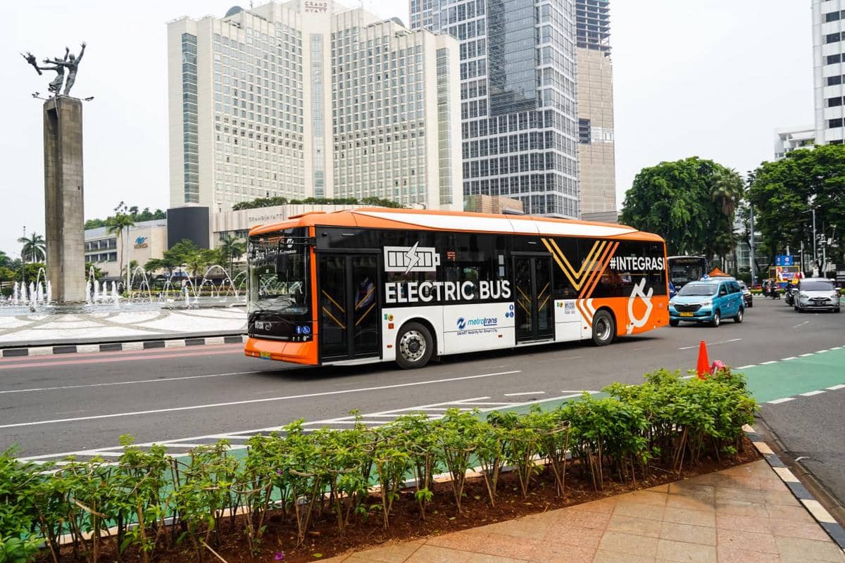 Kurangi Macet dan Emisi, Kutim Uji Coba Bus Listrik Sekolah