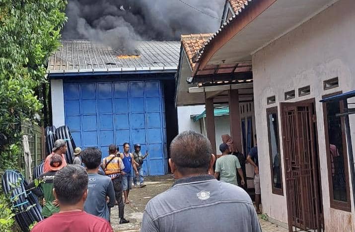 Gudang Instalasi PDAM di Cirebon Terbakar, Kerugian Rp1 Miliar