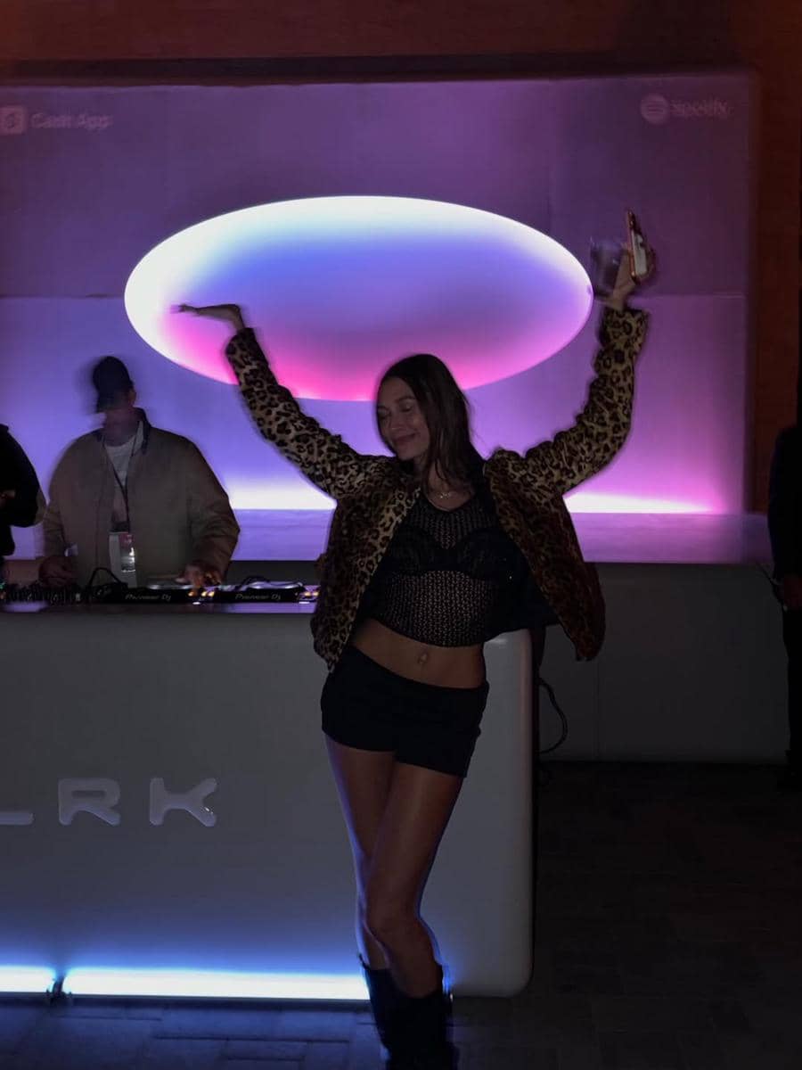 Gaya Hailey Bieber di Coachella