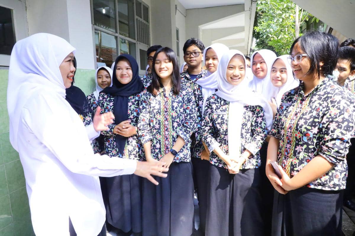 Resmi! Siswa dan Guru SMA Jatim Mulai “Puasa HP” di Sekolah