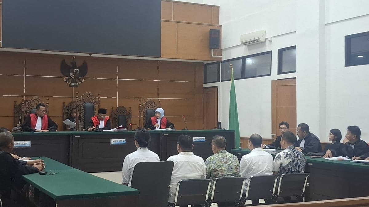 3 okmum jaksa dan 2 swasta terdakwa pemerasan usai jalani sidang di PN Serang (Dok. Khaerul Anwar)