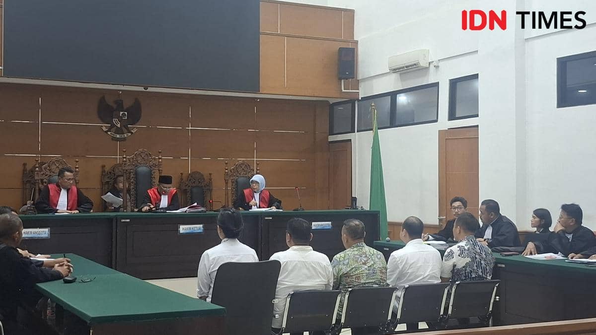 Tiga jaksa dan dua terdakwa pemerasan usai jalani sidang di PN Serang (IDN Times/Khaerul Anwar).