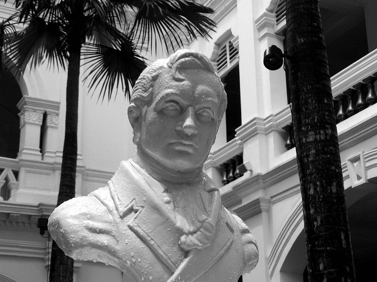 potret patung pendiri Singapura