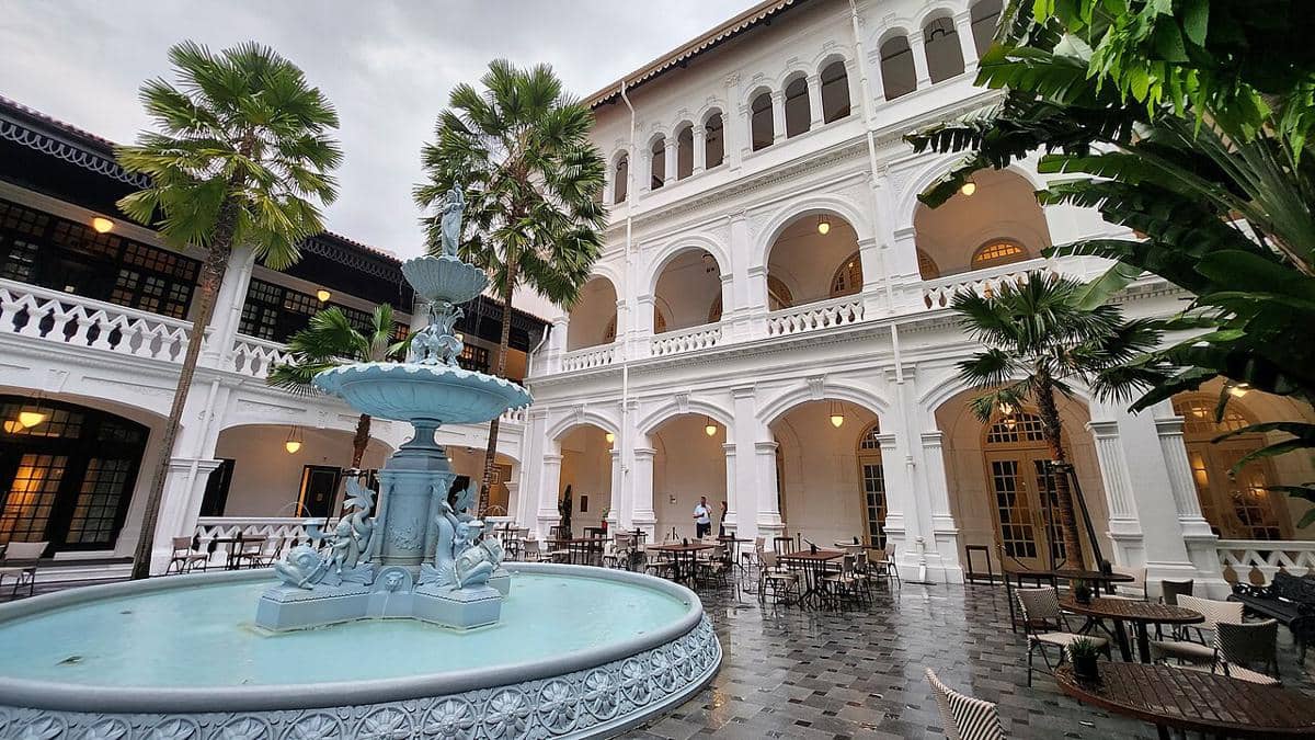 potret gaya arsitektur Raffles Hotel SIngapore