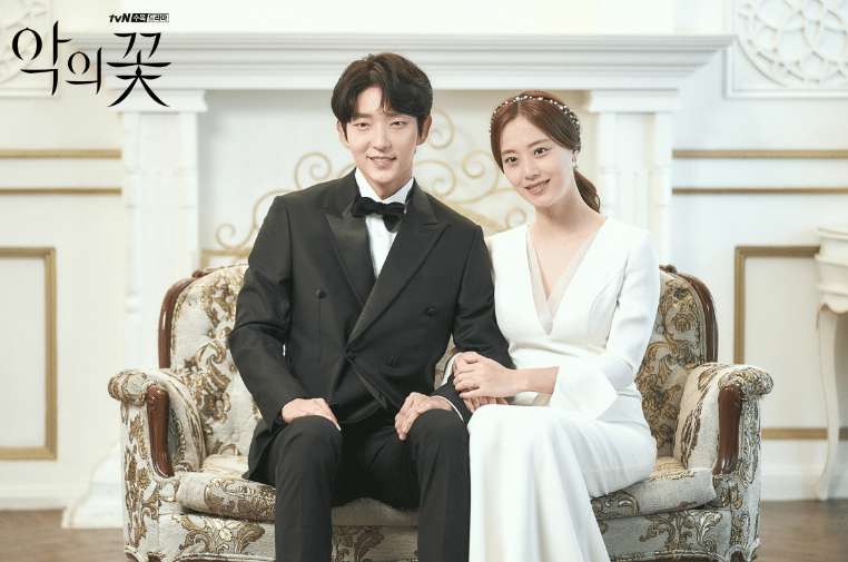 Lee Joon Gi dan Moon Chae Won di drama Flower of Evil