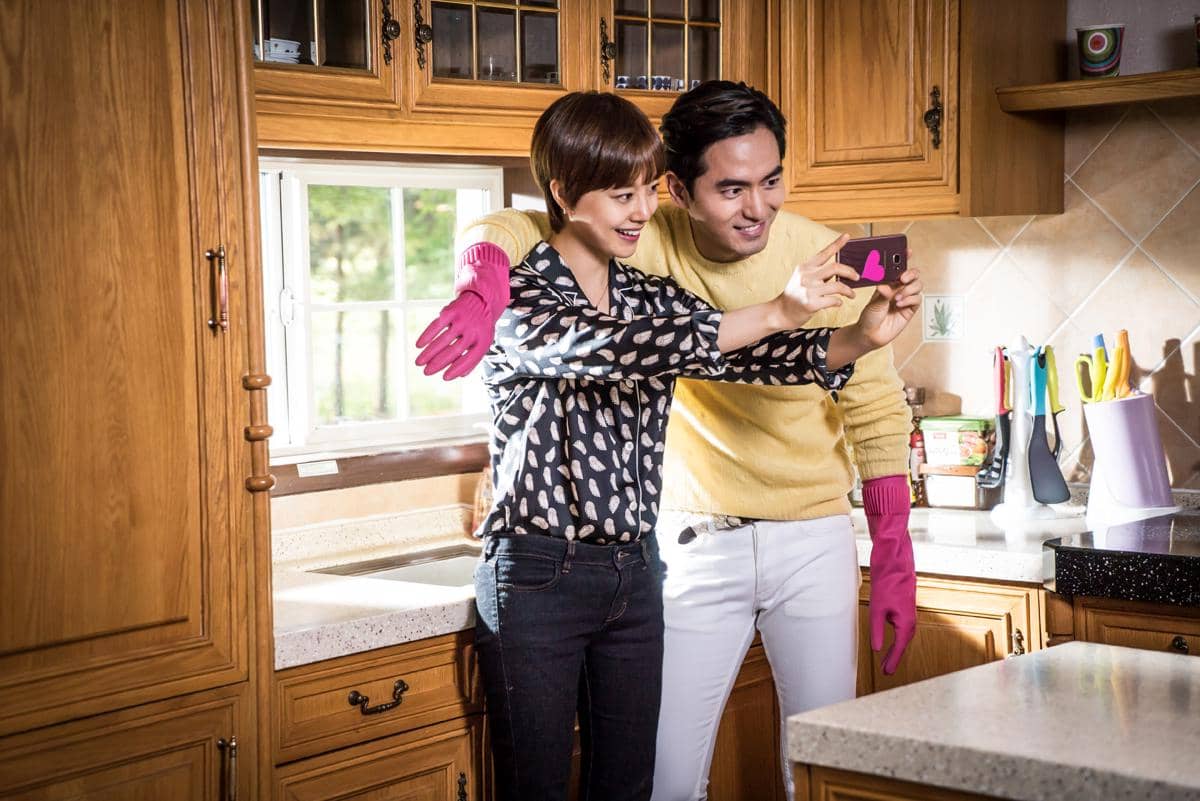 Moon Chae Won dan Lee Jin Wook di drama Goodbye Mr. Black