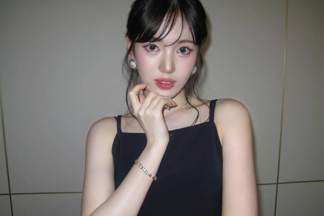 Sui KiiiKiii sedang berpose