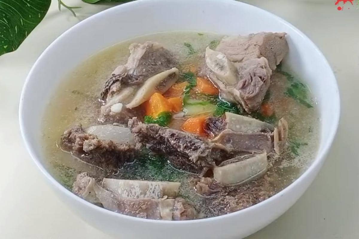 ilustrasi sop iga sapi bening