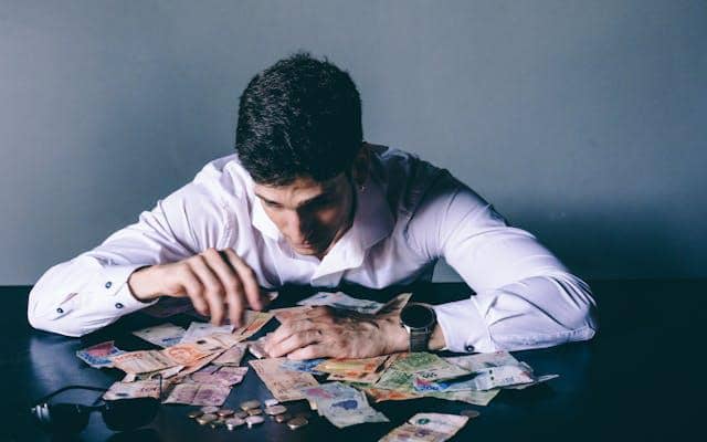 ilustrasi mengatur finansial 