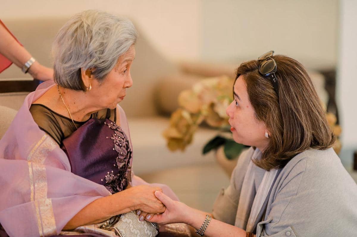 Ilustrasi perempuan berempati